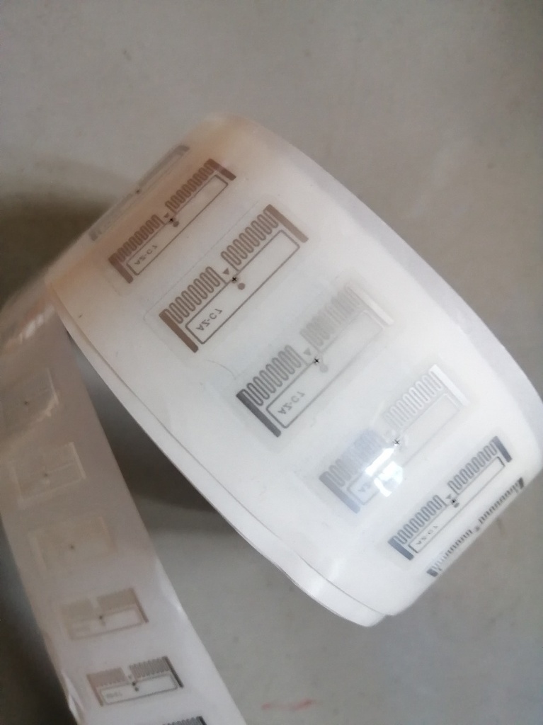 偽造的RFID UHF貼紙標籤濕鑲嵌UCODE 7 23x11mm，帶有受保護的EPC和TID防篡改